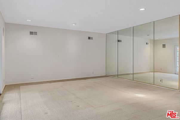 Empty room, Interior, Recessed Lighting