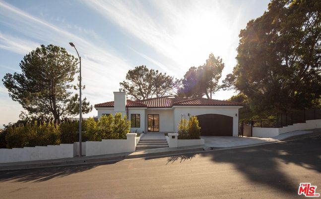 Attached, Exterior, Facade, Spanish Mediterranean