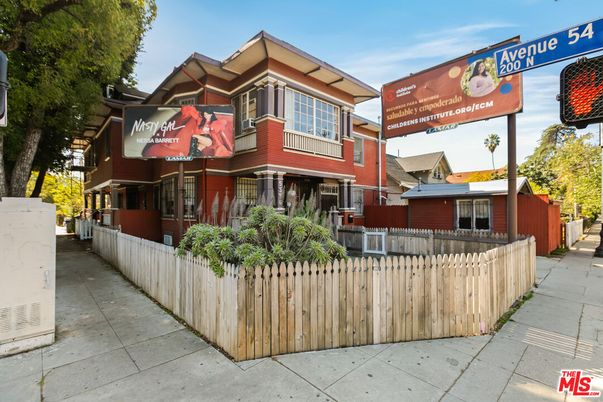 Exterior, Facade, None