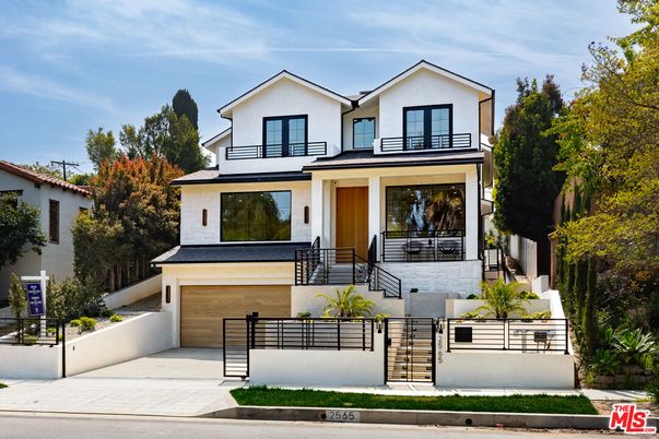 Attached, Exterior, Facade, Modern