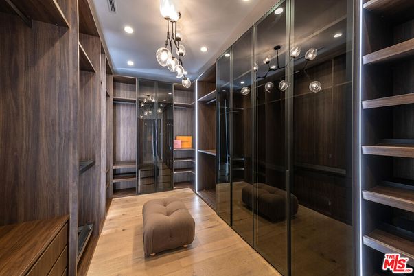 Interior, Pendant Lights, Recessed Lighting, Walk-in Closets, Wood Texture Flooring