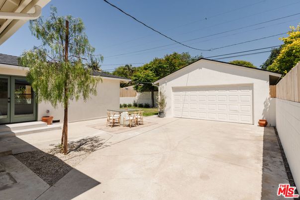Detached Garage, Exterior