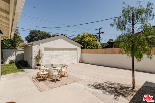 Detached Garage, Exterior
