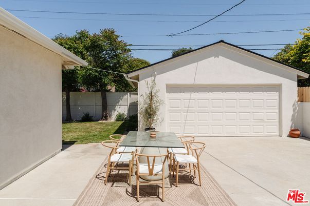 Detached Garage, Exterior