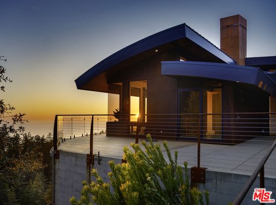 Backyard, Exterior, Facade, Modern