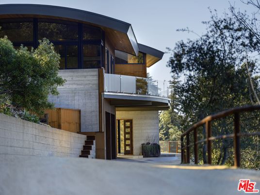 Backyard, Exterior, Facade, Modern
