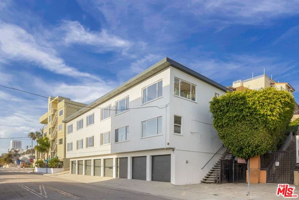 Attached, Exterior, Facade, Modern