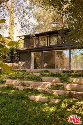 Backyard, Exterior, Facade, Modern