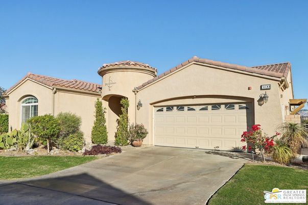 Attached, Exterior, Facade, Mediterranean