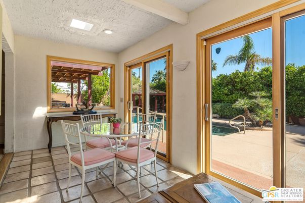 Dining room, Interior, Recessed Lighting, Sun Room