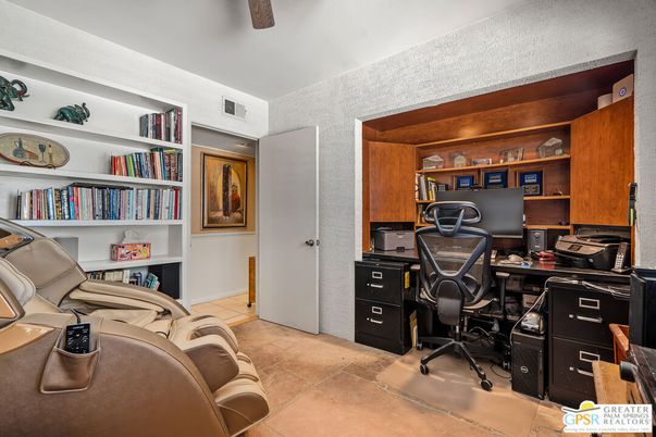 Home Office, Interior