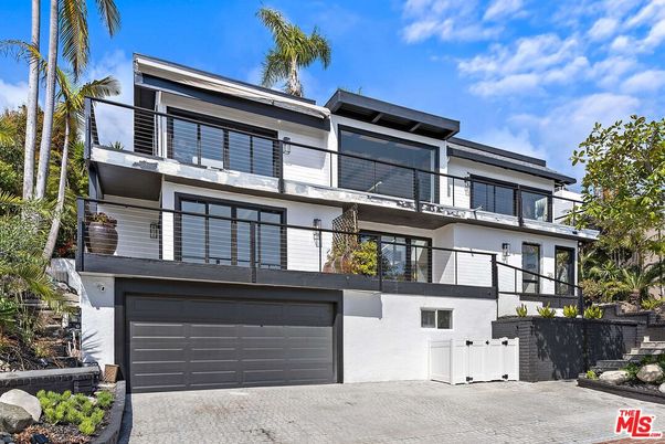 Attached, Exterior, Facade, Modern