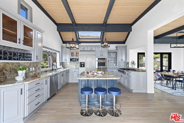Dining room, Interior, Kitchen, Pendant Lights, Stainless Steel Appliances, Wooden Beams, Wooden Ceilings, Wood Texture Flooring