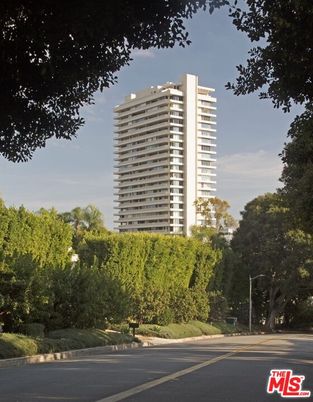 Exterior, Facade, Condo Building