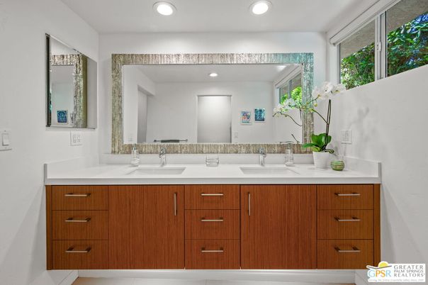 Bathroom, Dual Sink Vanities, Interior, Recessed Lighting