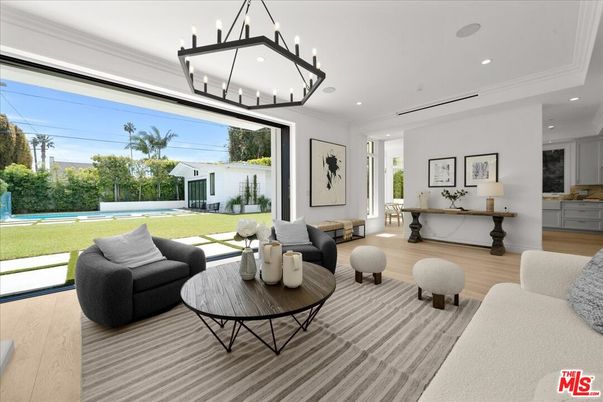 Interior, Living room, Pendant Lights, Recessed Lighting, Wood Texture Flooring