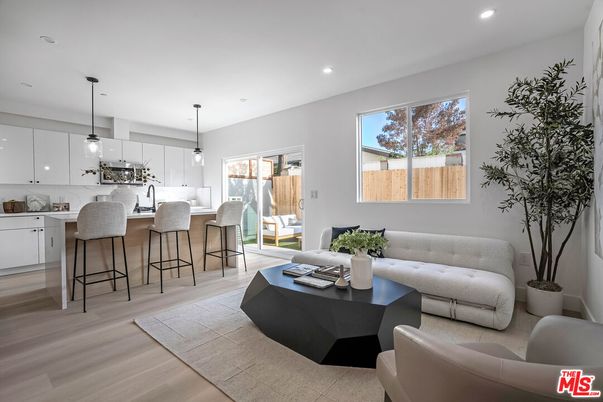 Interior, Kitchen, Living room, Pendant Lights, Recessed Lighting, Wood Texture Flooring