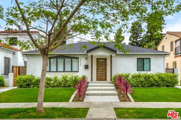 Exterior, Facade, Ranch