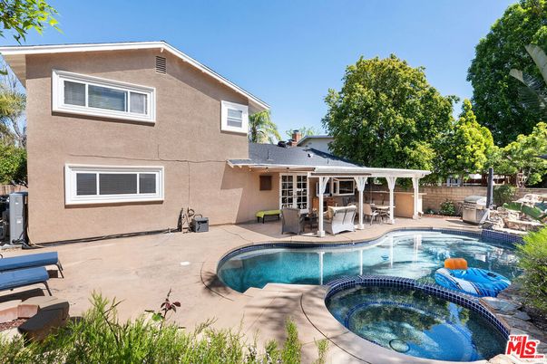 Exterior, Pool