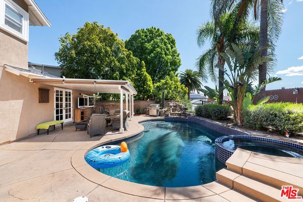 Exterior, Pool