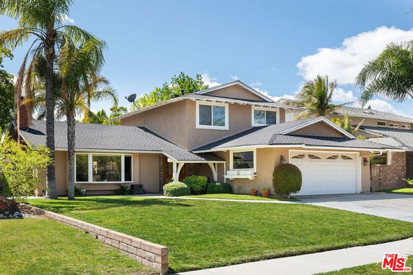 Attached, Exterior, Facade, American Craftsman