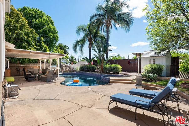 Exterior, Pool