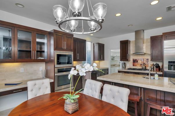 Chandelier, Dining room, Interior, Kitchen, Recessed Lighting, Stainless Steel Appliances