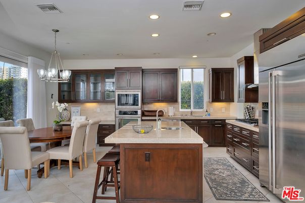 Dining room, Interior, Kitchen, Pendant Lights, Recessed Lighting, Stainless Steel Appliances