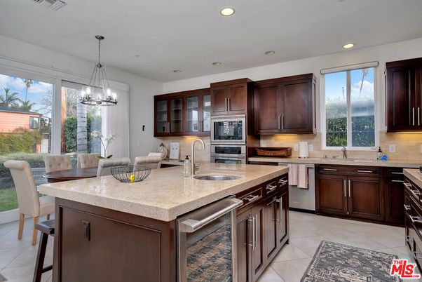 Dining room, Interior, Kitchen, Pendant Lights, Recessed Lighting, Stainless Steel Appliances