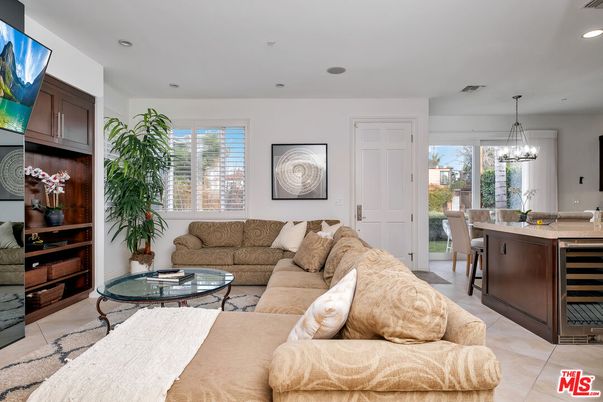 Chandelier, Dining room, Interior, Living room, Recessed Lighting