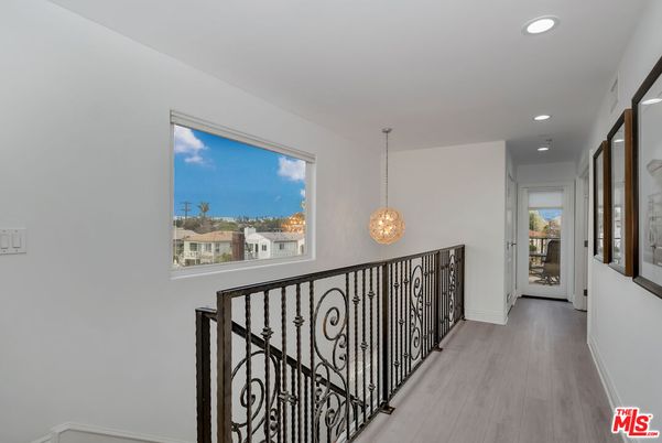 Interior, Pendant Lights, Recessed Lighting, Wood Texture Flooring
