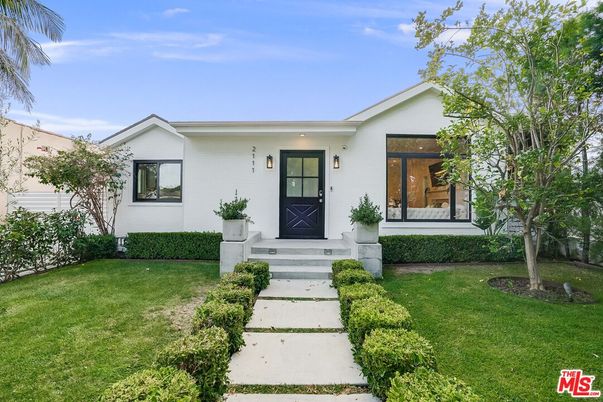 Exterior, Facade, Ranch
