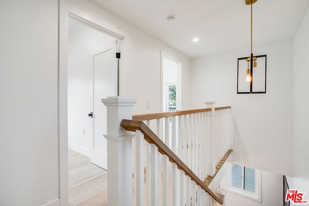 Interior, Pendant Lights, Recessed Lighting, Wood Texture Flooring