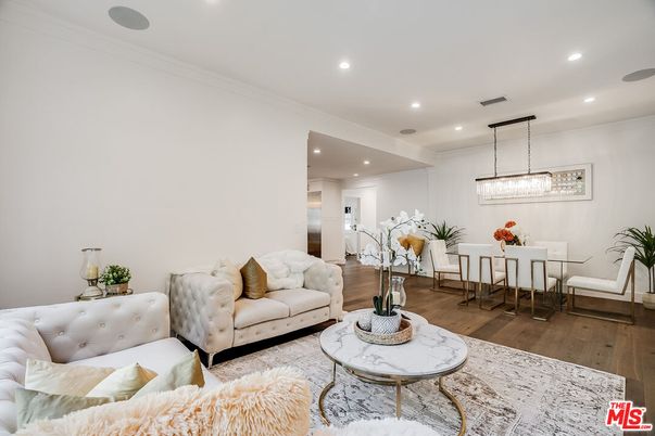 Dining room, Interior, Living room, Pendant Lights, Recessed Lighting, Wood Texture Flooring