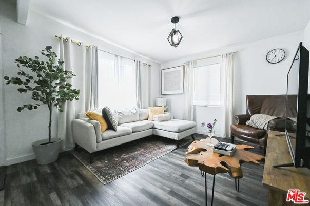 Interior, Living room, Pendant Lights, Wood Texture Flooring