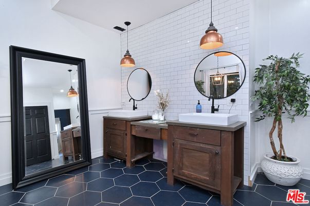 Bathroom, Dual Sink Vanities, Interior, Pendant Lights
