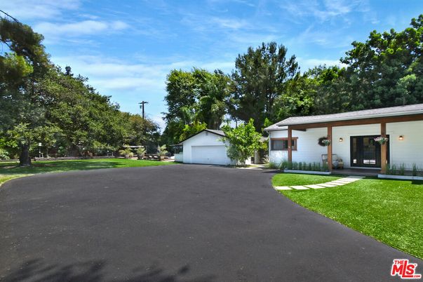 Backyard, Detached Garage, Exterior