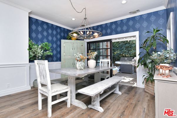 Chandelier, Dining room, Interior, Pendant Lights, Recessed Lighting, Wood Texture Flooring