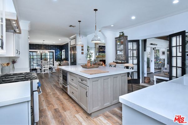 Chandelier, Dining room, Interior, Kitchen, Pendant Lights, Recessed Lighting, Stainless Steel Appliances, Wood Texture Flooring