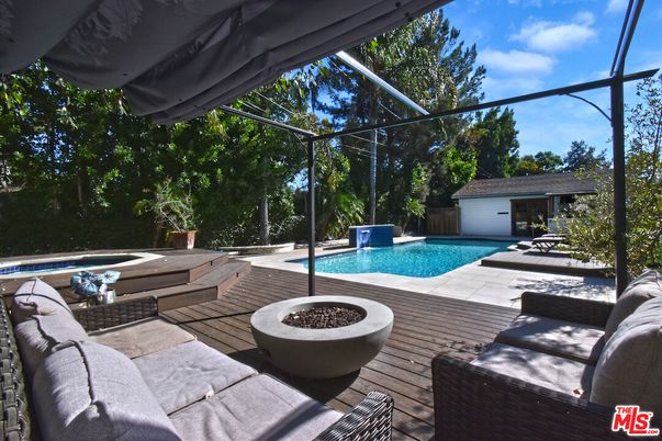 Exterior, Glass Ceilings, Pool, Sun Room