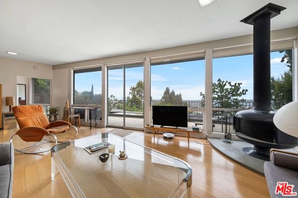 Interior, Living room, Recessed Lighting, Water, Wood Texture Flooring