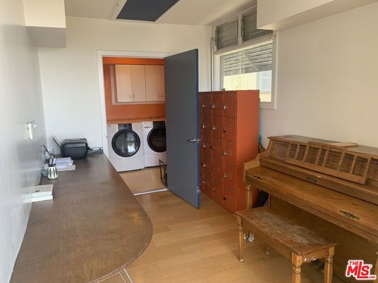 Interior, Piano, Washer, Wood Texture Flooring