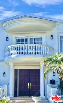 Attached, Exterior, Facade, None