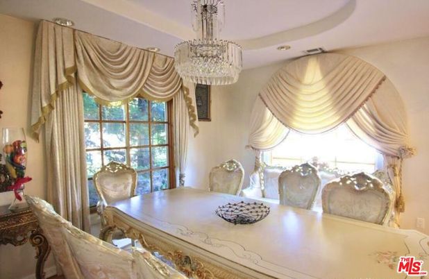 Chandelier, Dining room, Interior, Recessed Lighting