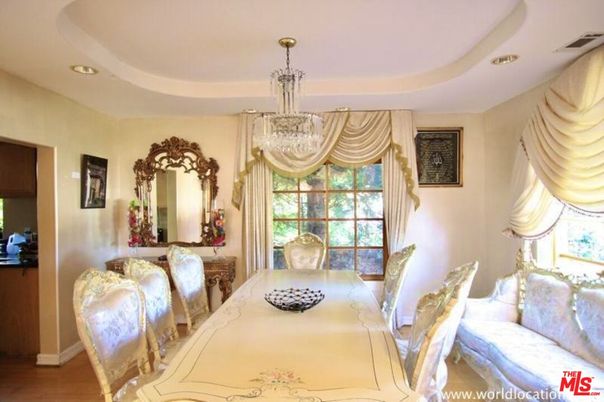 Chandelier, Dining room, Interior, Recessed Lighting, Wood Texture Flooring