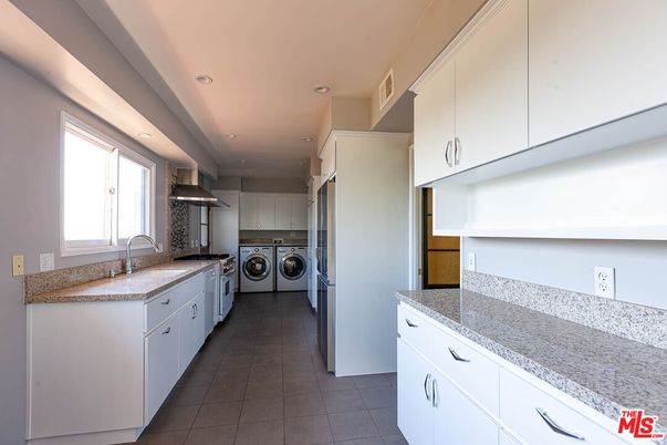 Interior, Kitchen, Recessed Lighting, Washer