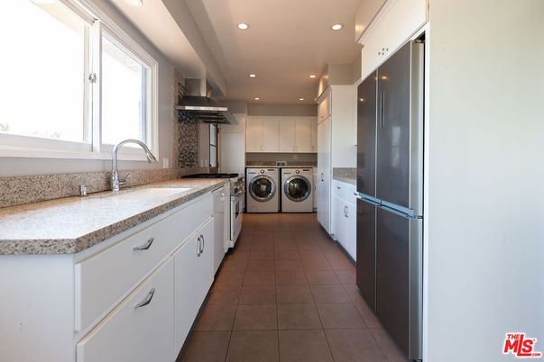 Interior, Kitchen, Recessed Lighting, Washer