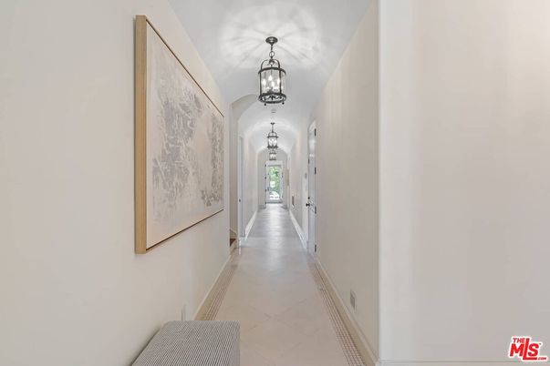 Chandelier, Interior