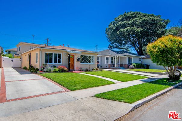 Backyard, Exterior, Facade, Ranch