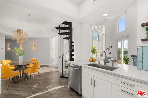 Chandelier, Dining room, Interior, Kitchen, Recessed Lighting, Stainless Steel Appliances, Wood Texture Flooring